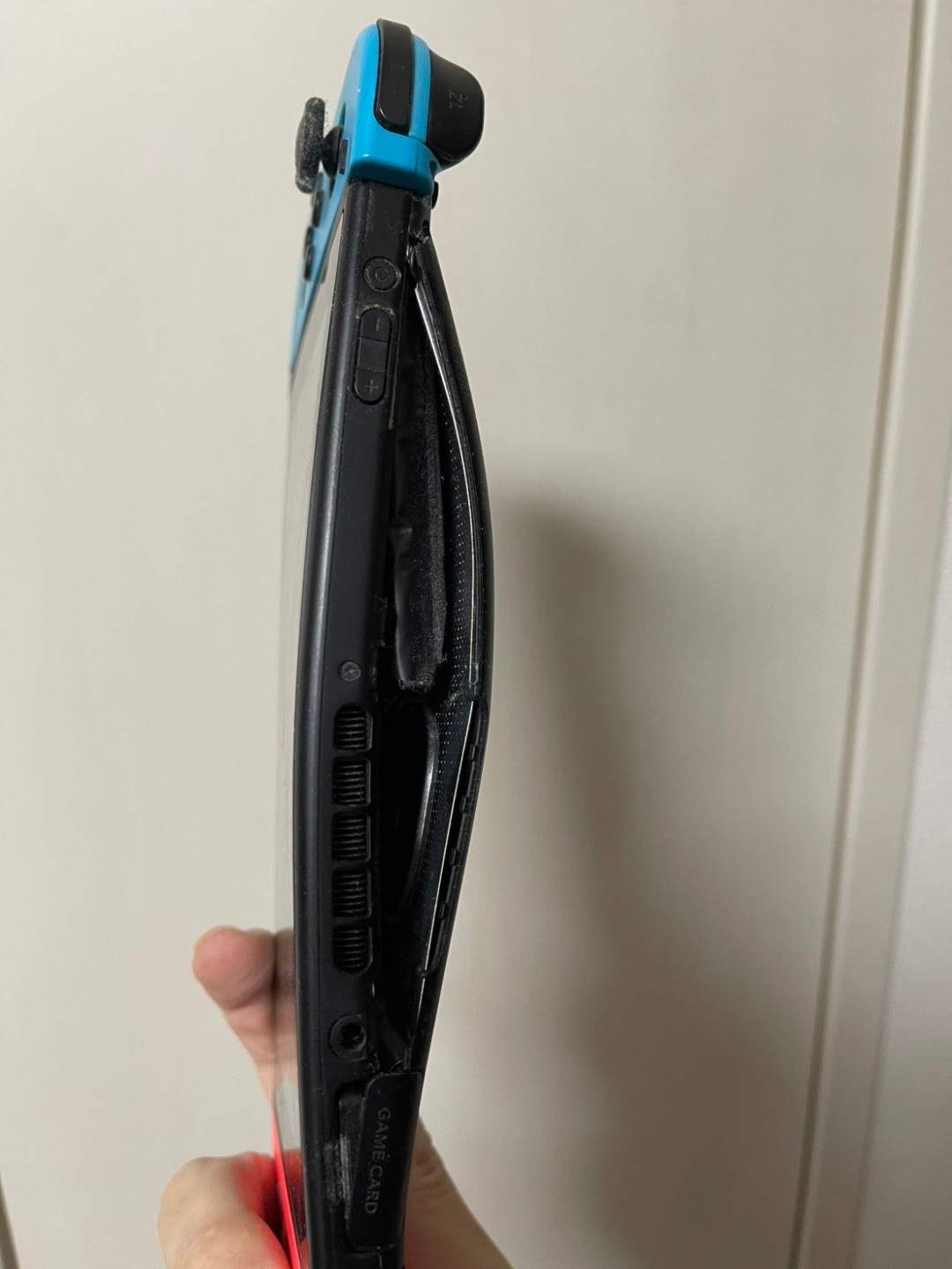 日本玩家Switch严重鼓大包仍能游玩 这还能用?